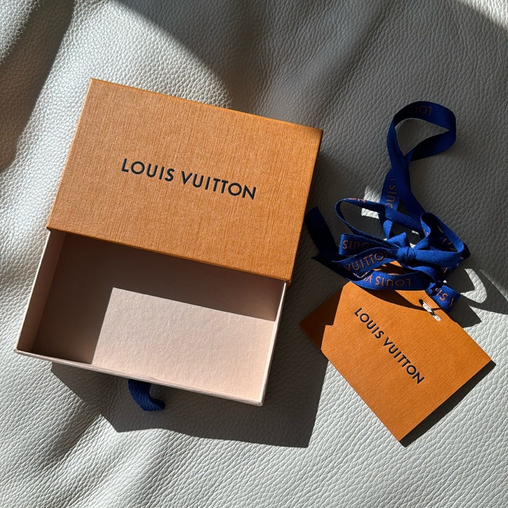 Authentic Brand New Louis Vuitton 2023 Empty Wallet Box, Ribbon